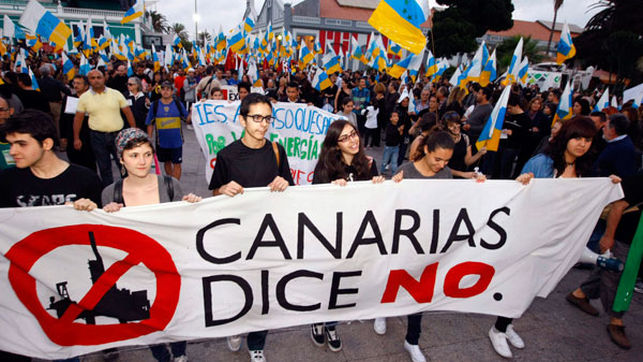 Protesta-Canarias-Petroleo-Repsol-dice-No-Soria_EDIIMA20140117_0747_36